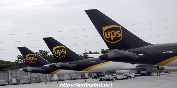 chuyen phat nhanh quoc te ups express viet nam